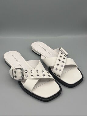 NWOT  Intentionally Blank Clipz Slide Sandals, Size 9